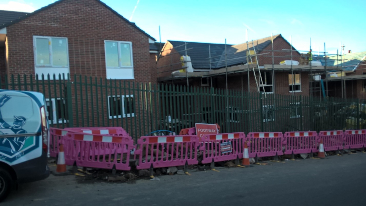 Watertight construction stage